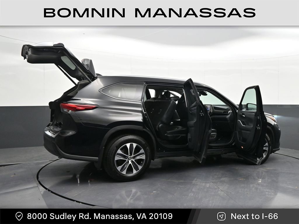 Used 2021 Toyota Highlander XLE image 39