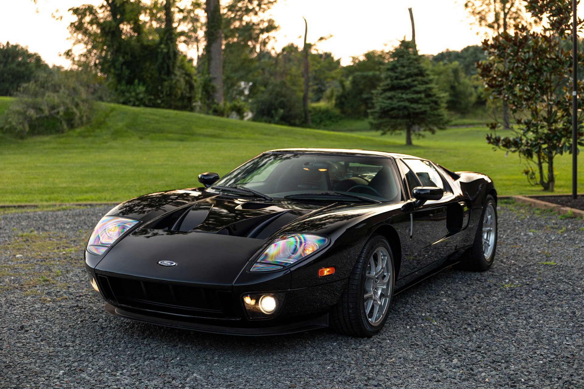 Used 2006 Ford GT RWD image 16