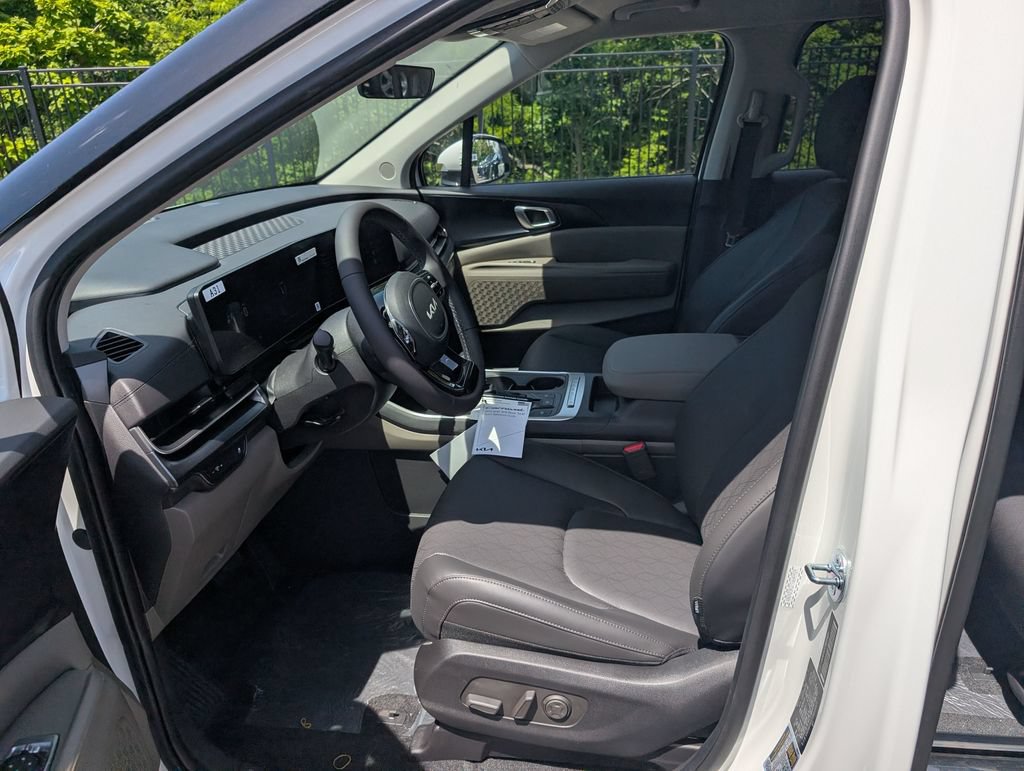 New 2026 Kia Carnival FWD image 12