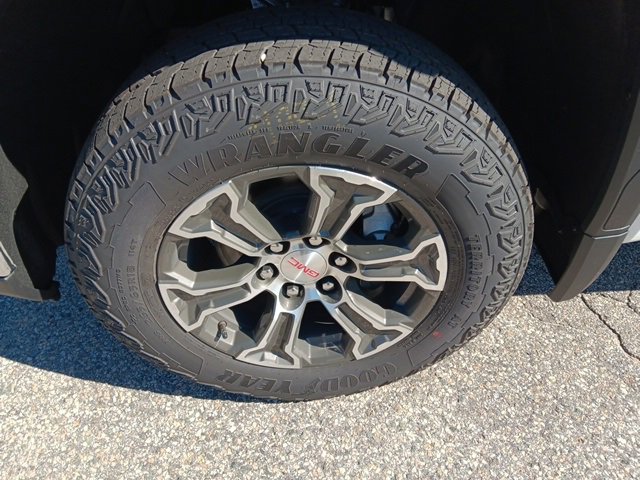 New 2026 GMC Sierra 1500 SLE w/ X31 Off-Road Package image 5