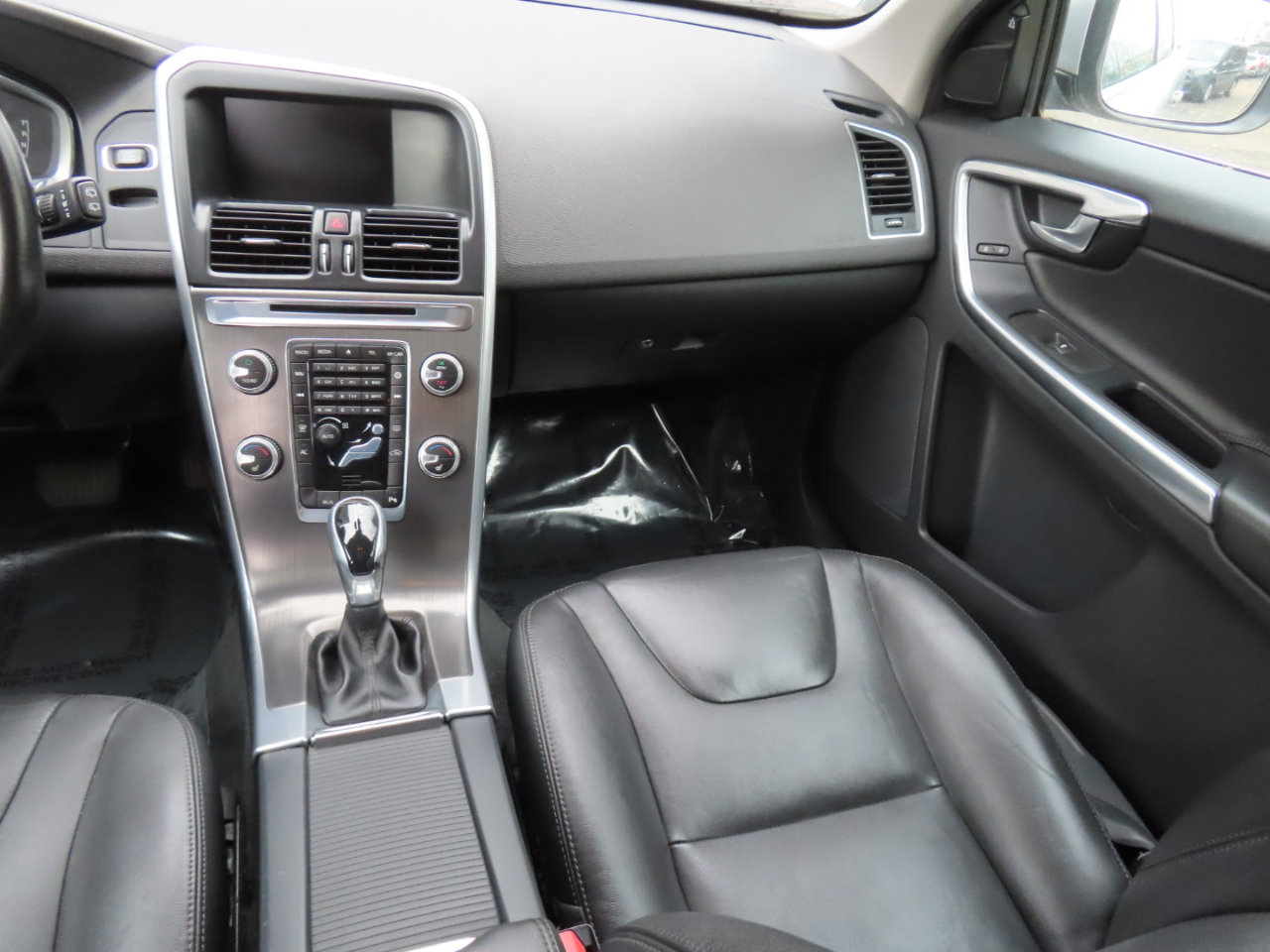 Used 2016 Volvo XC60 T6 image 13