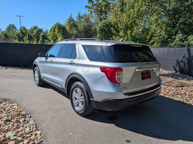 Used 2022 Ford Explorer XLT AWD/4WD image 3