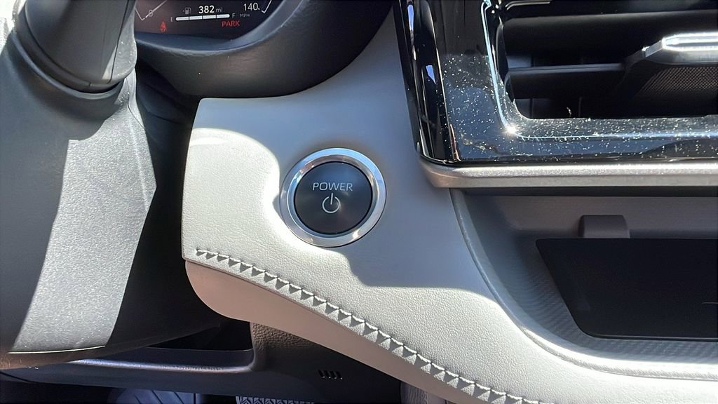 Used 2024 Toyota Highlander Limited AWD/4WD image 20