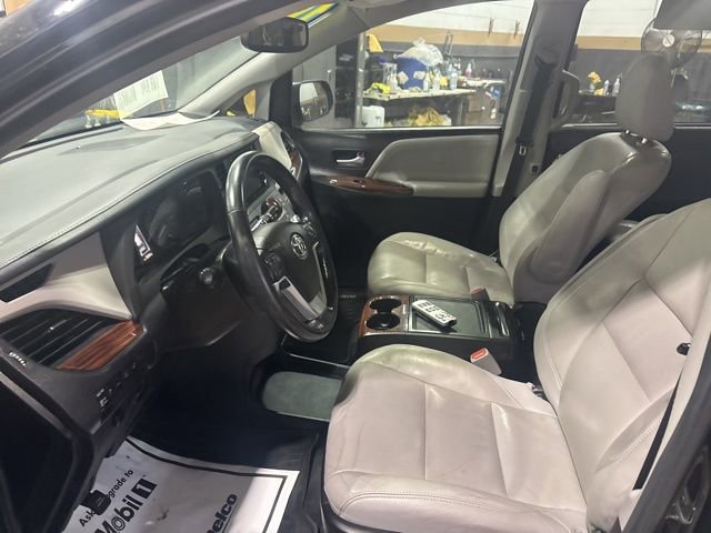 Used 2018 Toyota Sienna Limited Premium image 28
