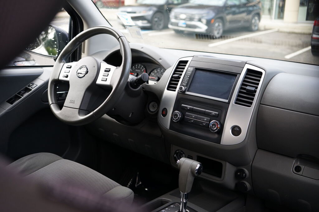 Used 2019 Nissan Frontier SV image 26