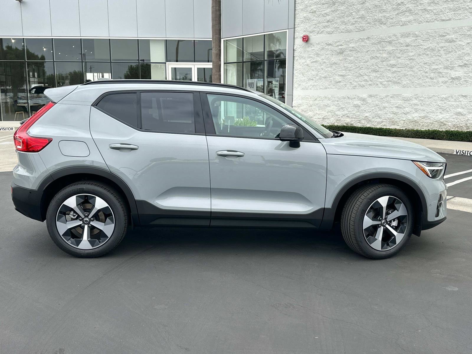 New 2026 Volvo XC40 B5 Plus w/ Protection Package Premier AWD/4WD image 3
