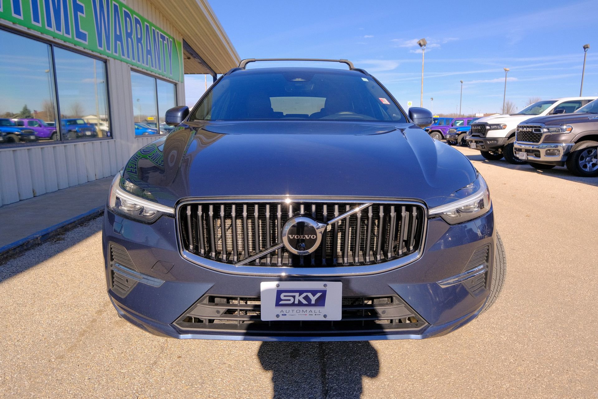 Used 2022 Volvo XC60 B5 Momentum image 14