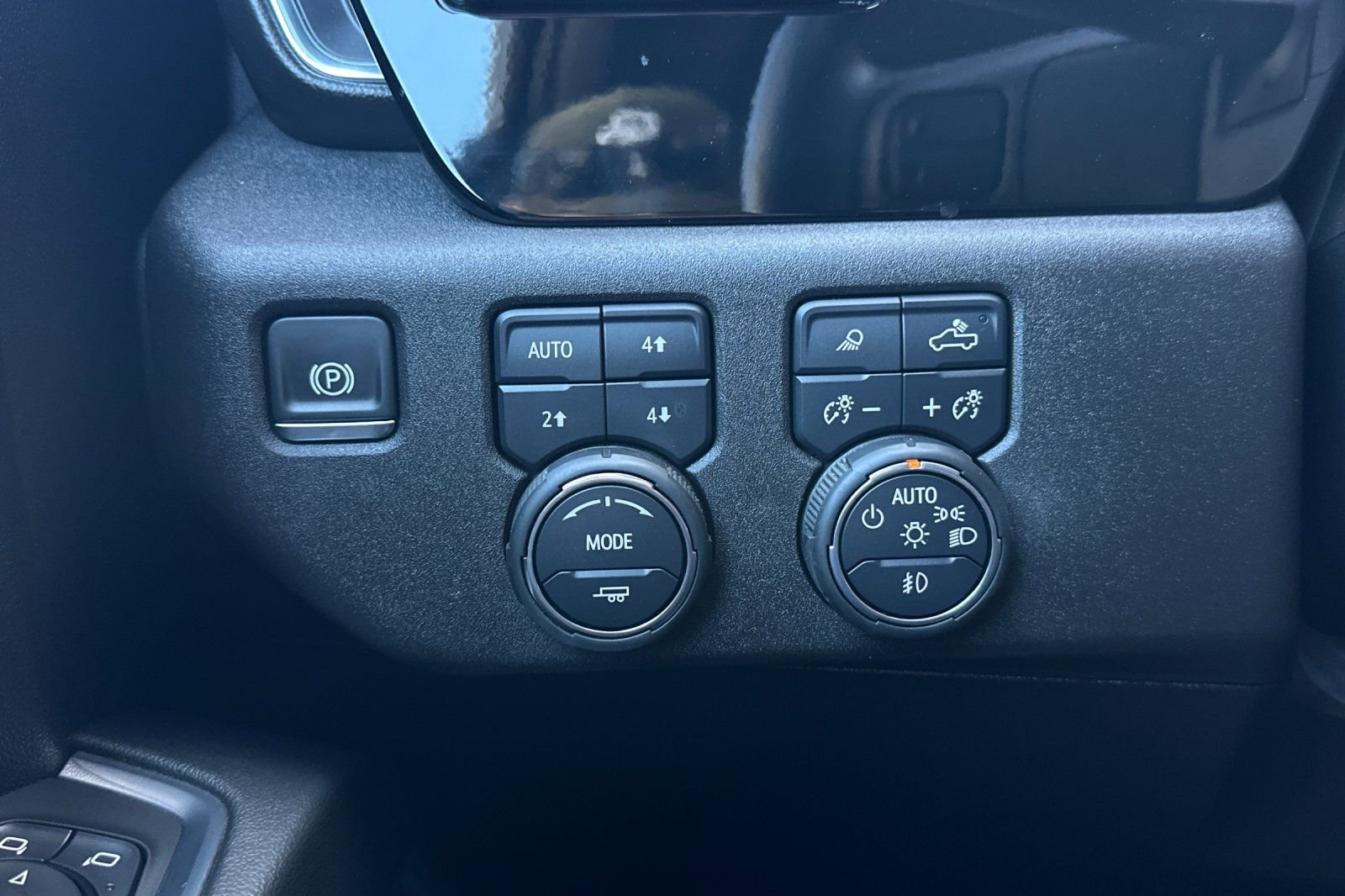 Used 2025 Chevrolet Silverado 2500 LT w/ Texas Edition image 27