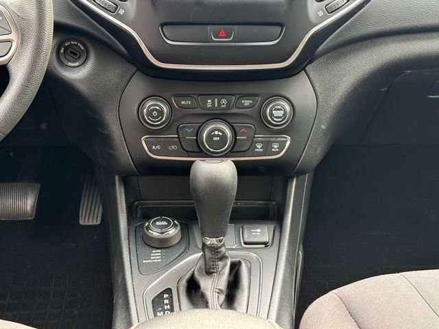 Used 2020 Jeep Cherokee Latitude AWD/4WD image 11
