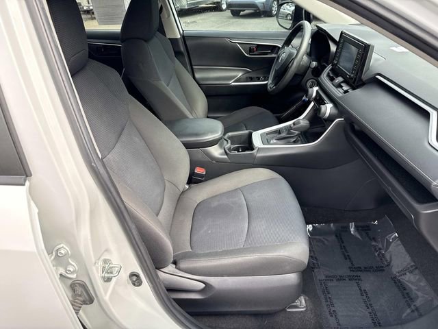 Used 2022 Toyota RAV4 LE image 9