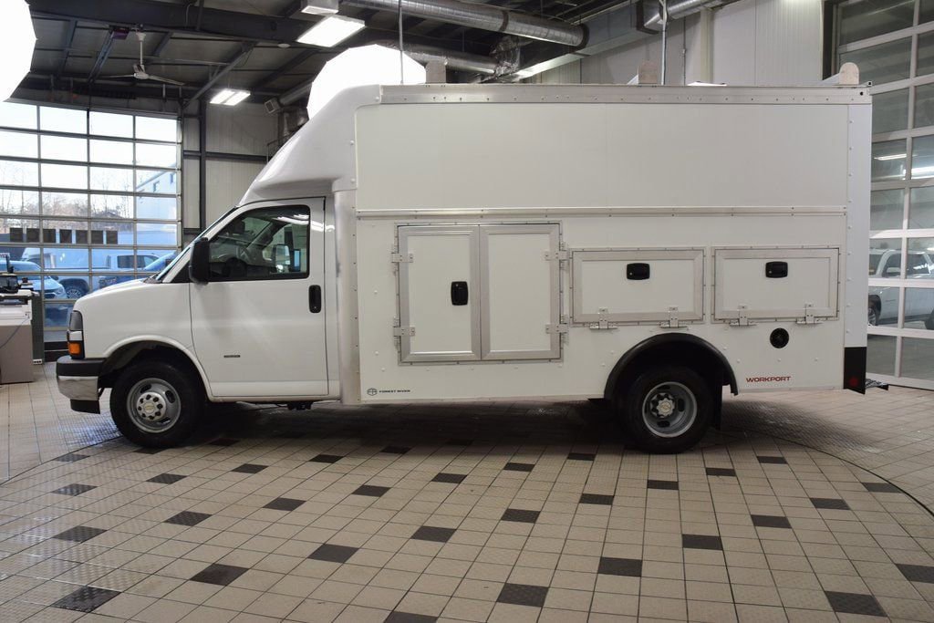 New 2026 Chevrolet Express 3500 w/ Power Convenience Package RWD image 3
