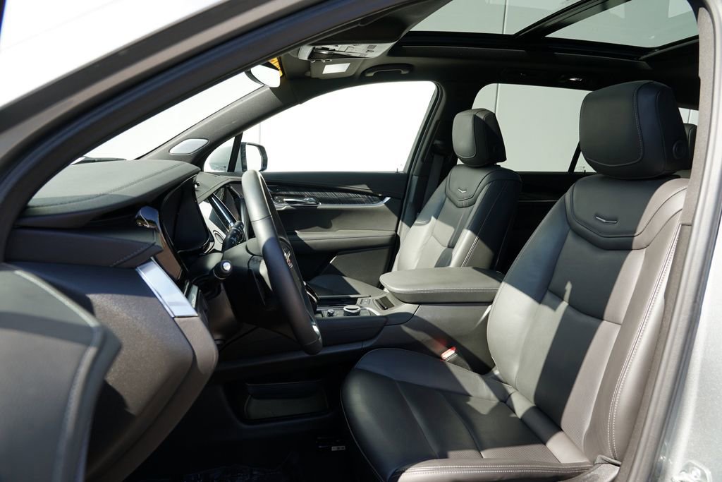 Used 2025 Cadillac XT6 Premium Luxury image 12