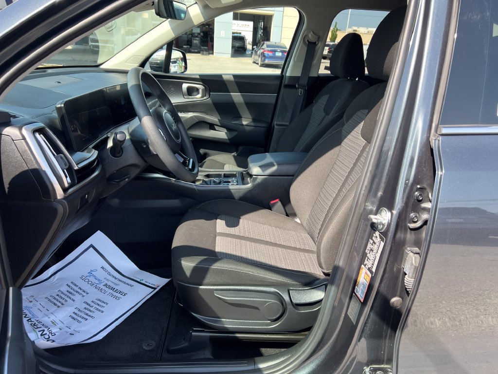 Used 2024 Kia Sorento LX FWD image 13