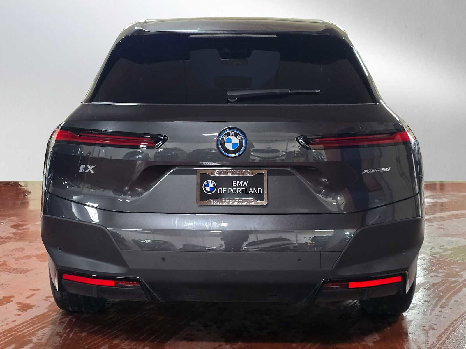 Used 2022 BMW iX xDrive50 w/ Convenience Package image 4