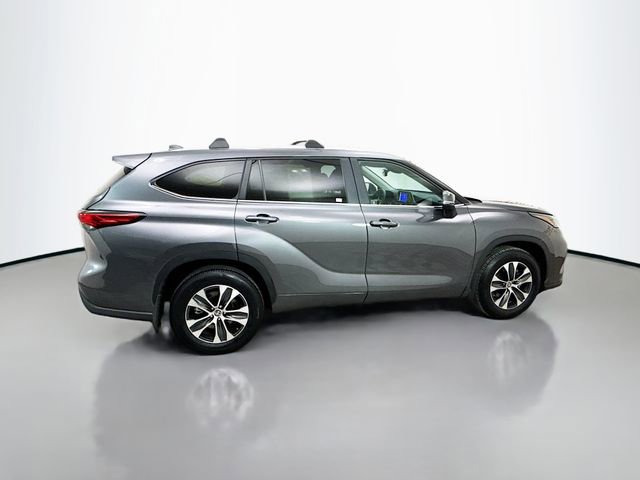 Used 2023 Toyota Highlander XLE image 8