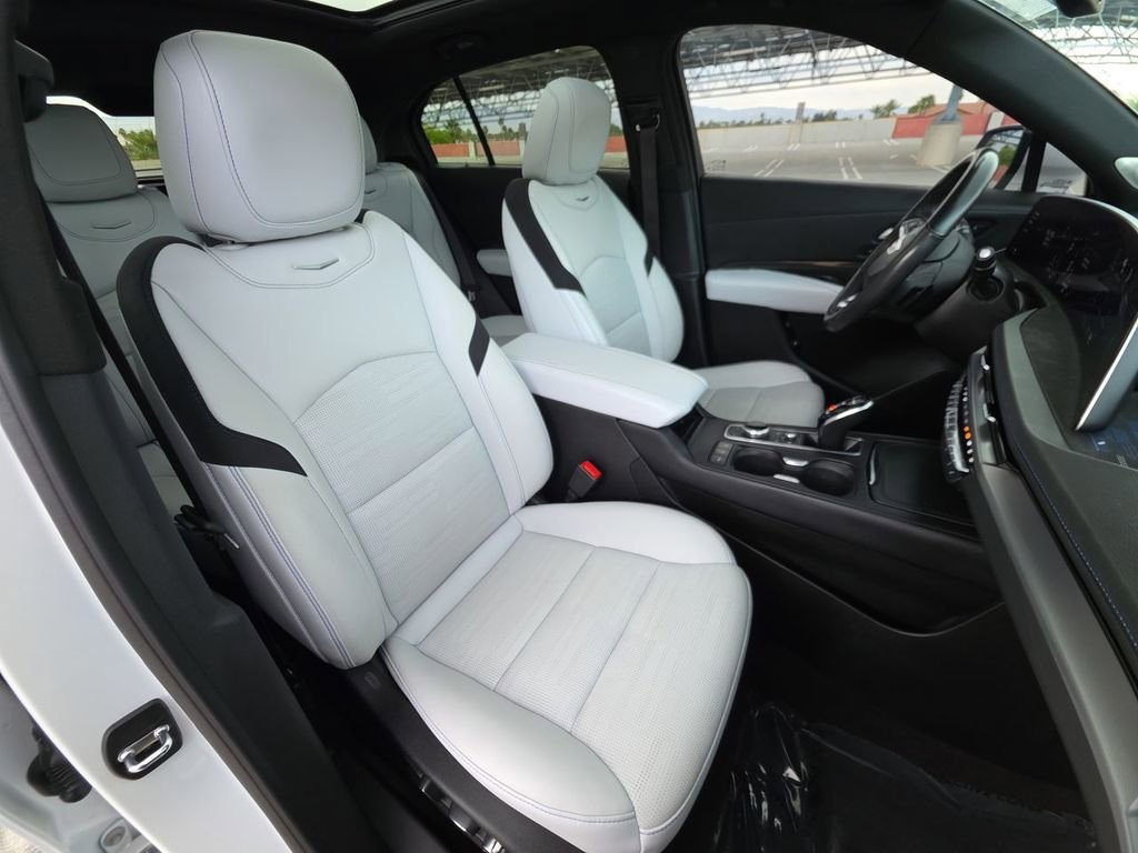 Used 2024 Cadillac XT4 Sport image 29