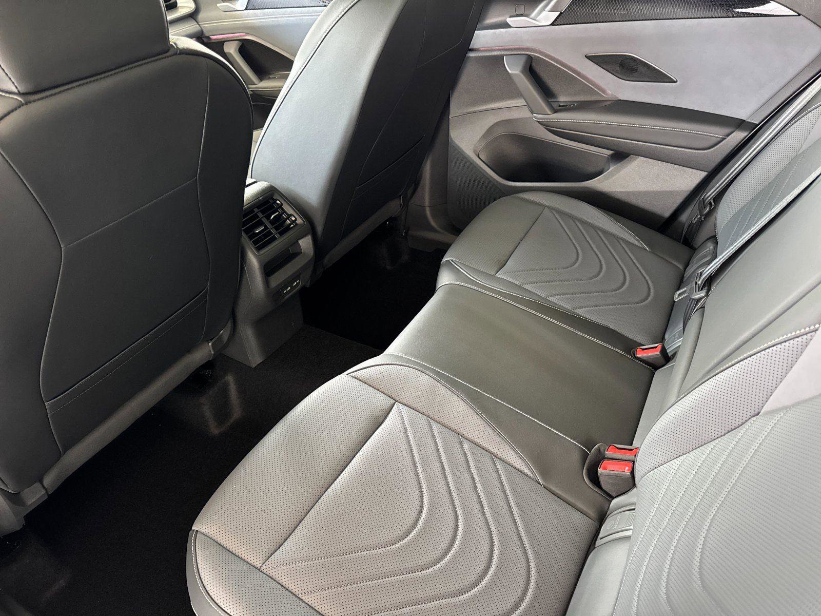 New 2026 Volkswagen Tiguan SE image 11