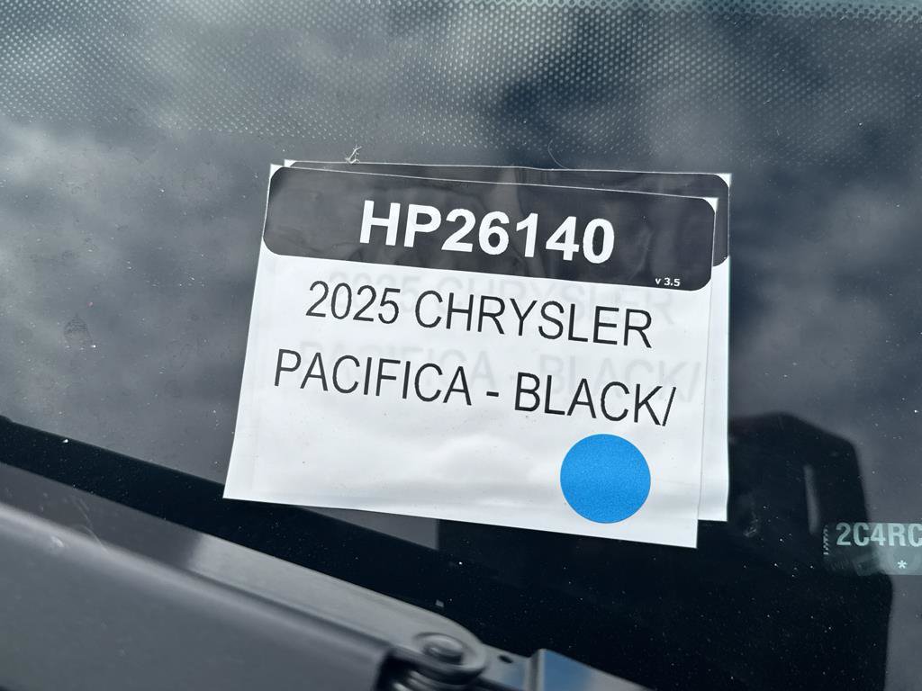 Used 2025 Chrysler Pacifica Select FWD image 36