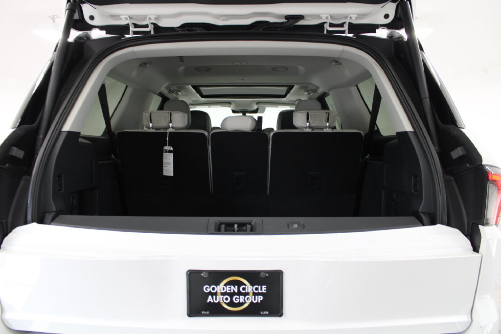New 2026 Lincoln Navigator L Reserve AWD/4WD image 16