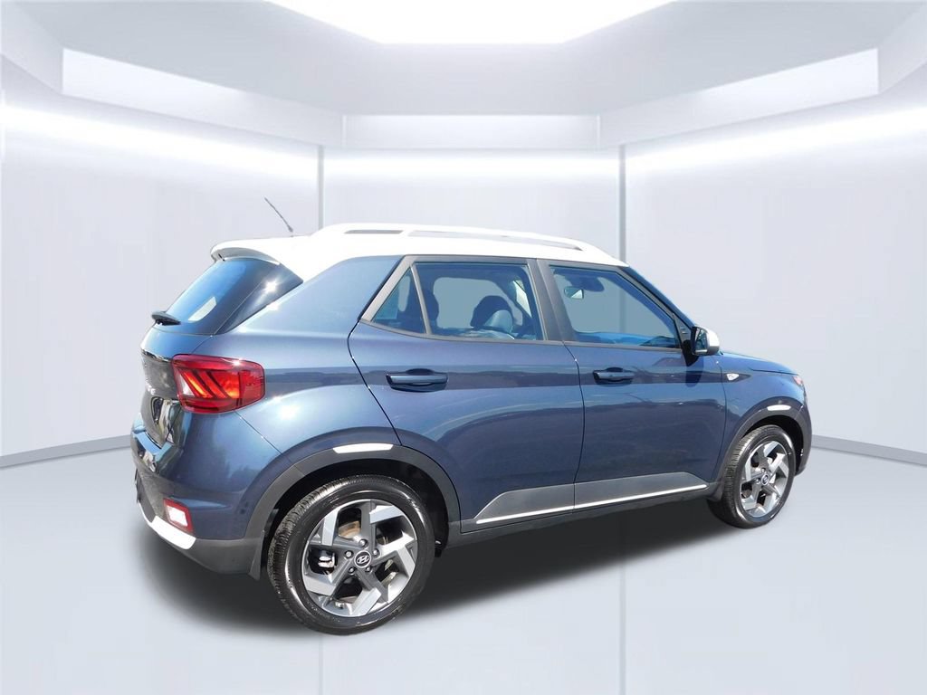 Used 2025 Hyundai Venue Limited FWD image 3