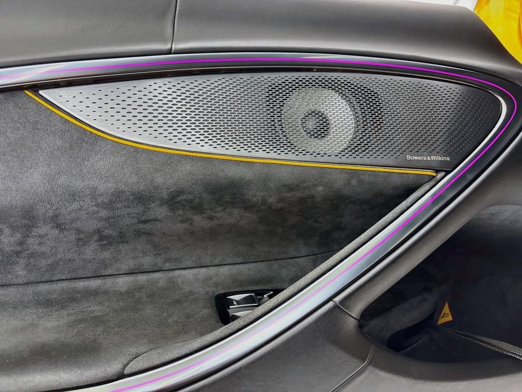 Used 2025 McLaren Artura RWD image 21