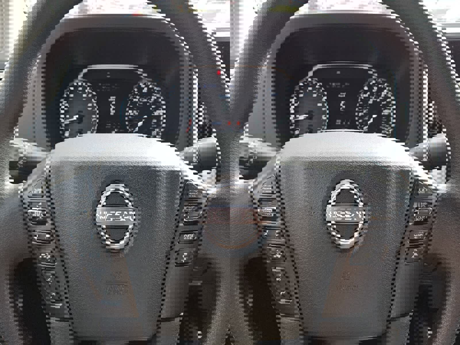 Used 2025 Nissan Frontier SV image 11