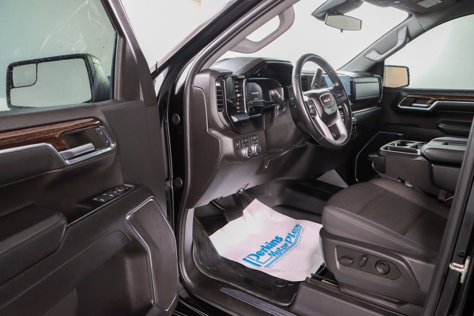 Used 2024 GMC Sierra 1500 Elevation image 4