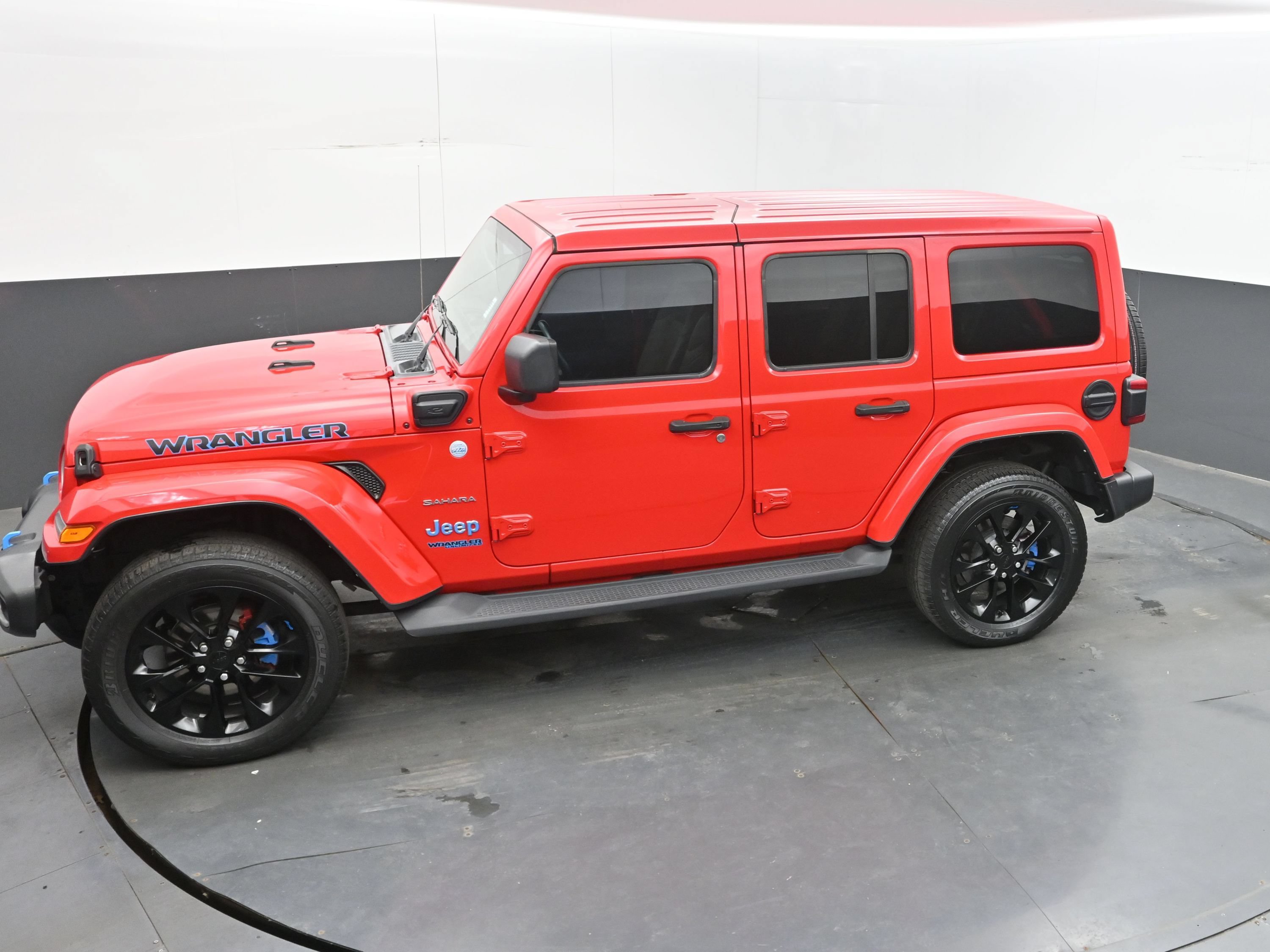 Used 2022 Jeep Wrangler Unlimited Sahara w/ Cold Weather Group AWD/4WD image 35
