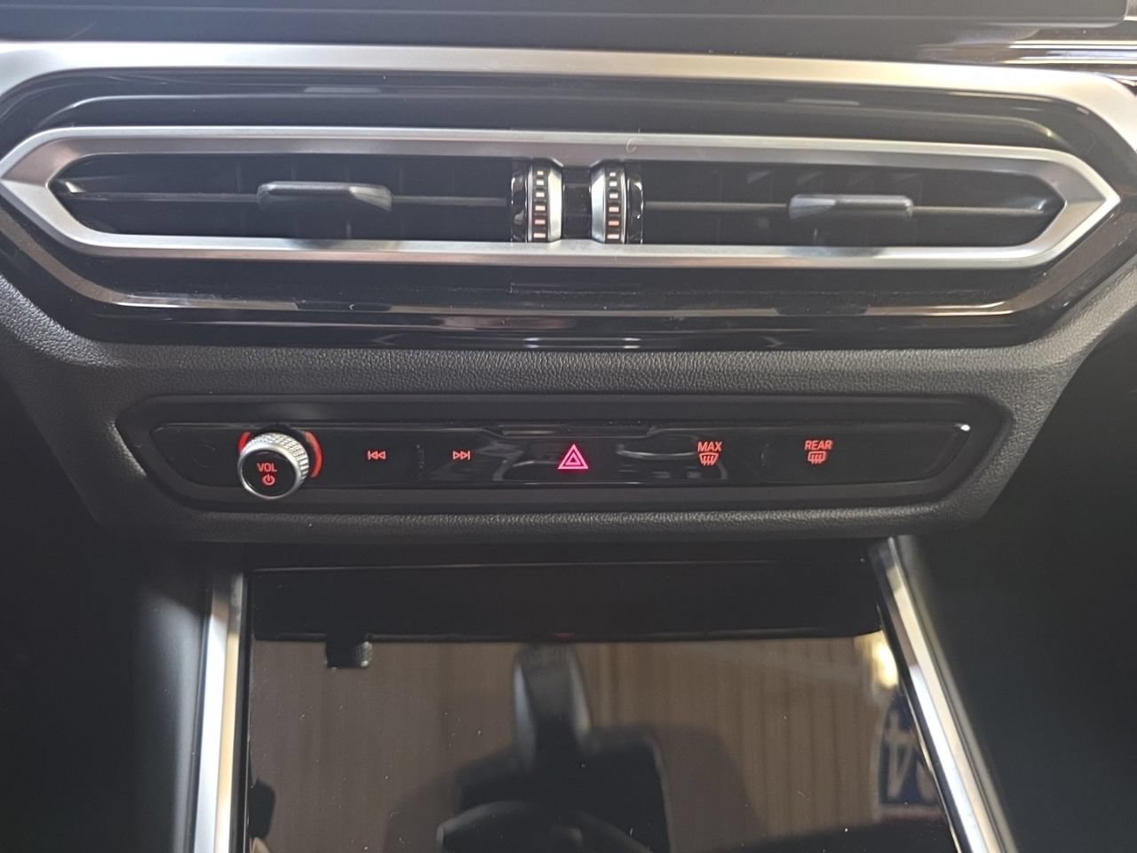 Used 2024 BMW i4 xDrive40i AWD/4WD image 25