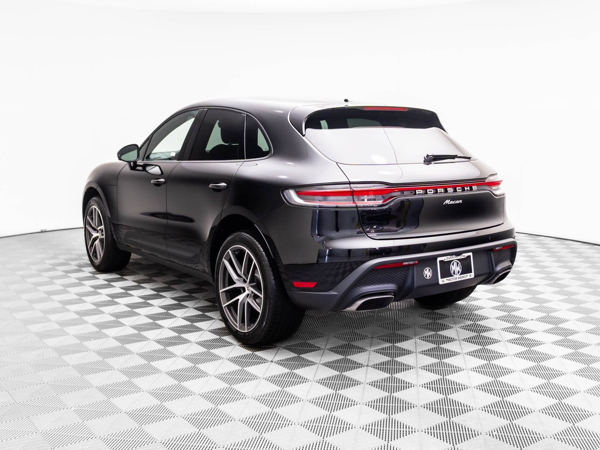 Certified 2026 Porsche Macan AWD/4WD image 3
