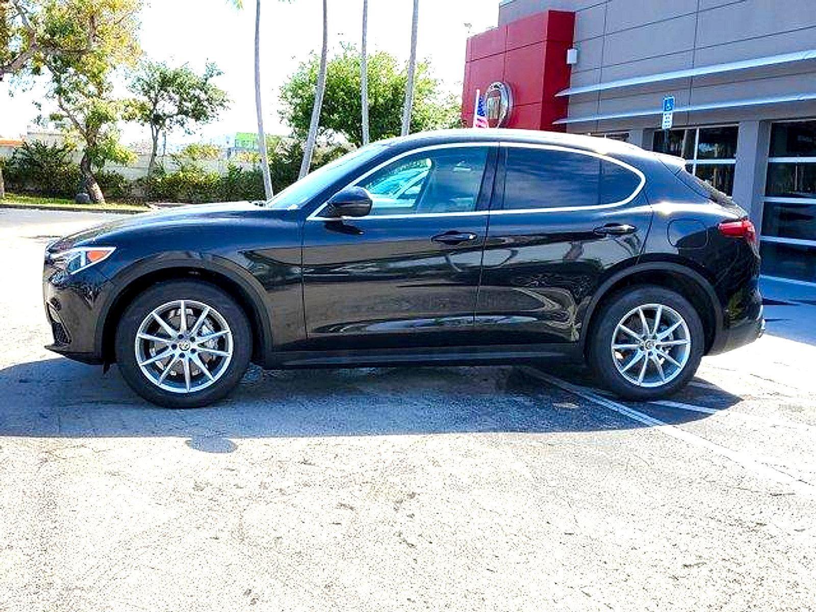 Used 2018 Alfa Romeo Stelvio Ti AWD/4WD image 4