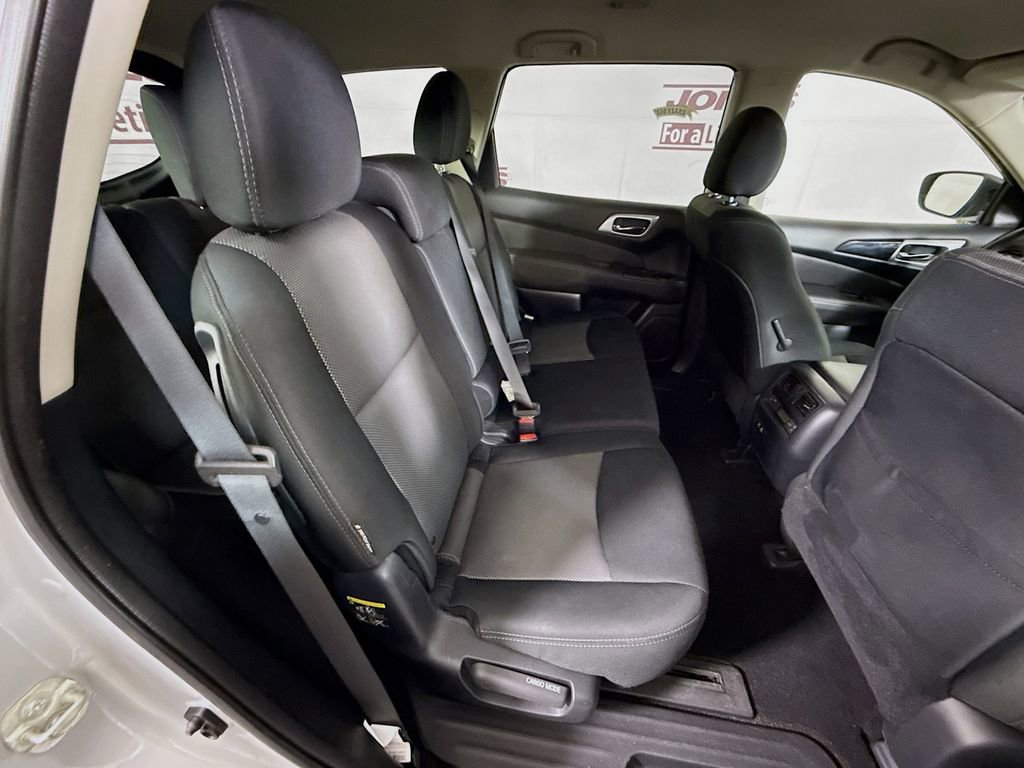 Used 2020 Nissan Pathfinder S image 31