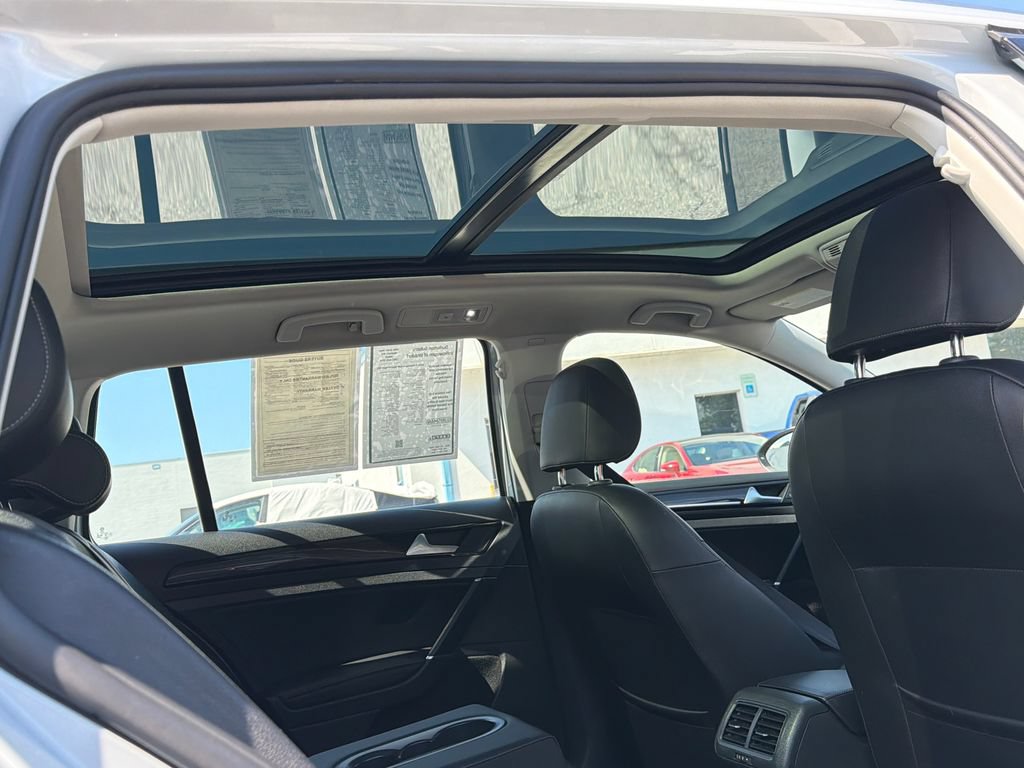 Used 2018 Volkswagen Golf SEL FWD image 11