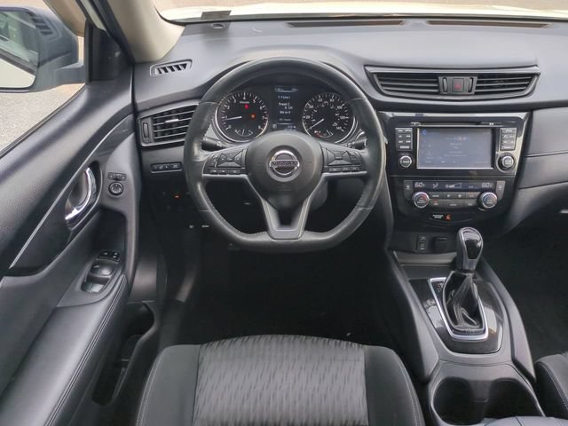 Used 2017 Nissan Rogue SV w/ SV Premium Package AWD/4WD image 16