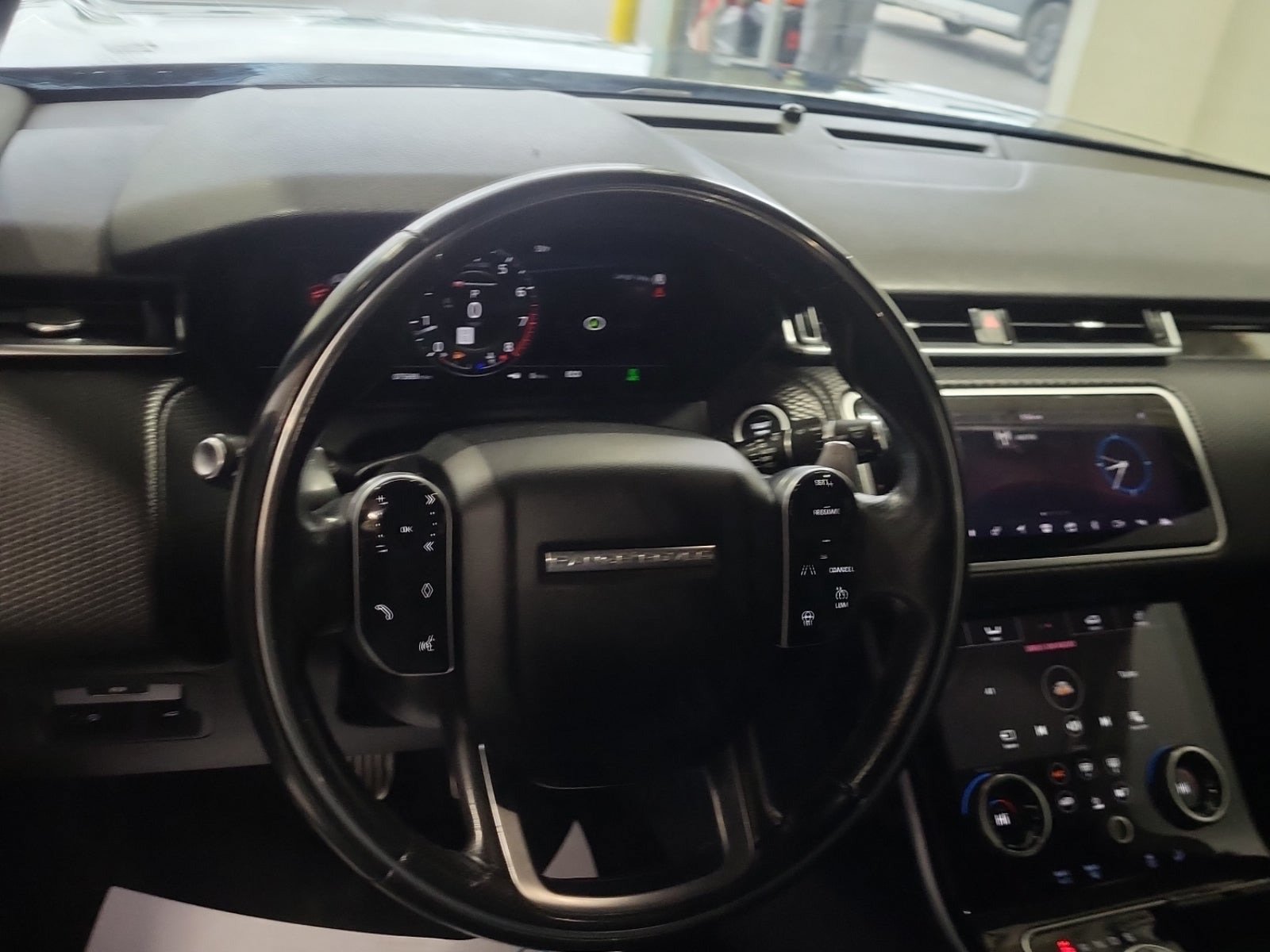 Used 2018 Land Rover Range Rover Velar R-Dynamic SE AWD/4WD image 6