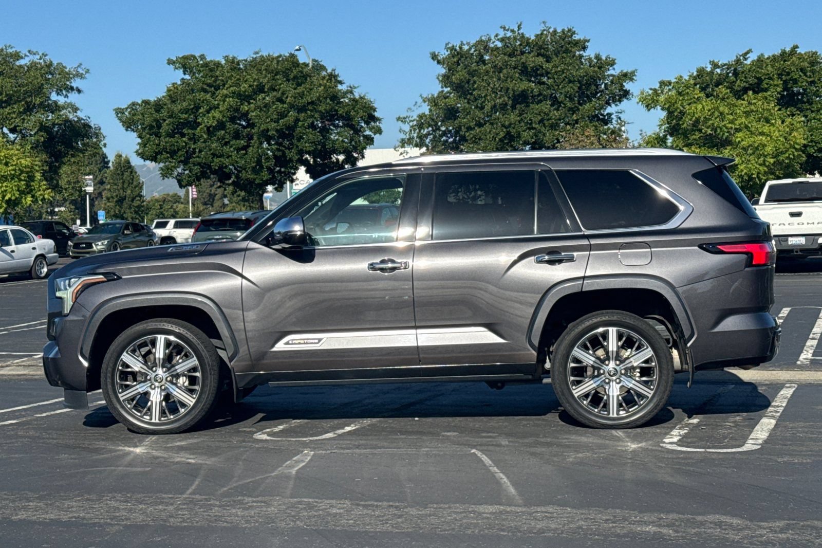 Used 2023 Toyota Sequoia Capstone AWD/4WD image 7