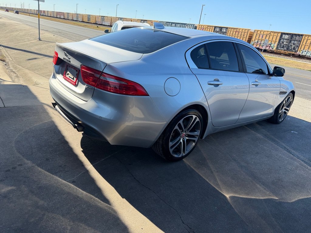 Used 2017 Jaguar XE Premium RWD image 13
