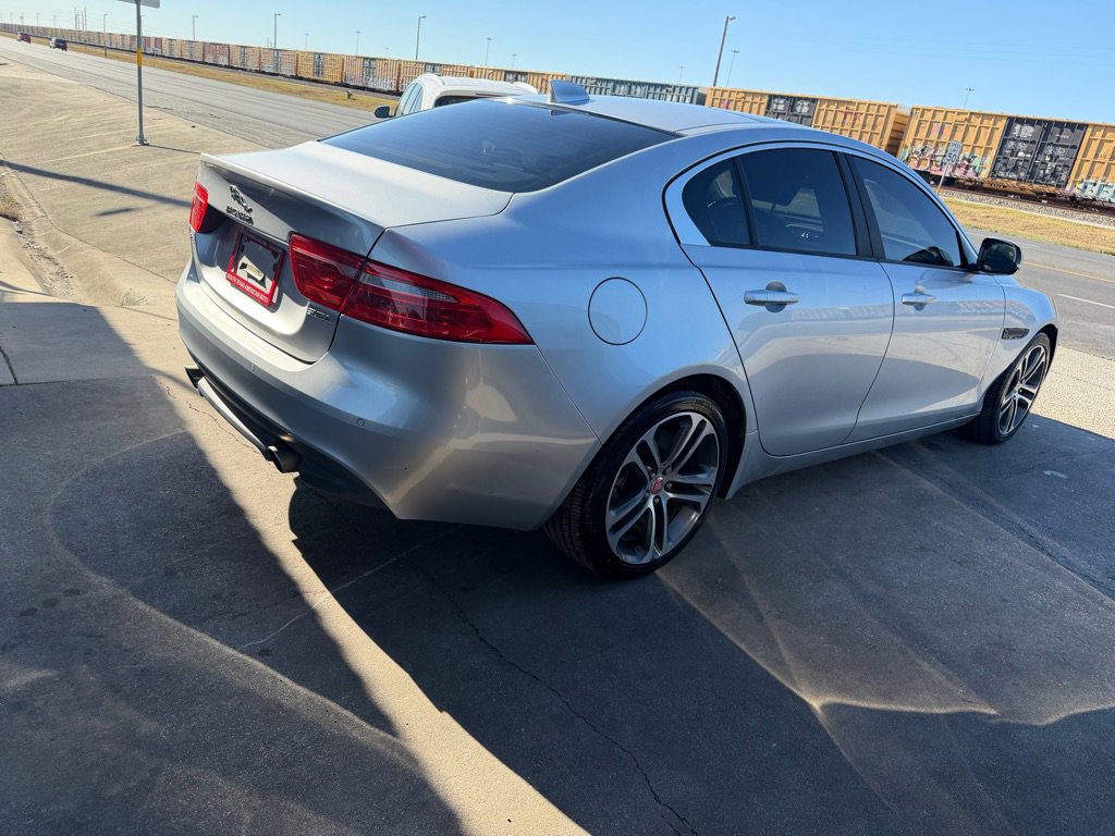 Used 2017 Jaguar XE Premium image 13