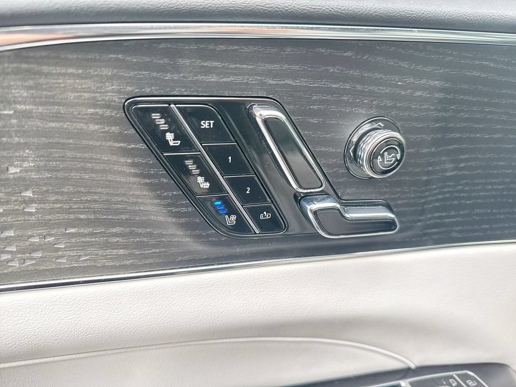 Used 2023 Cadillac Lyriq 2WD image 14