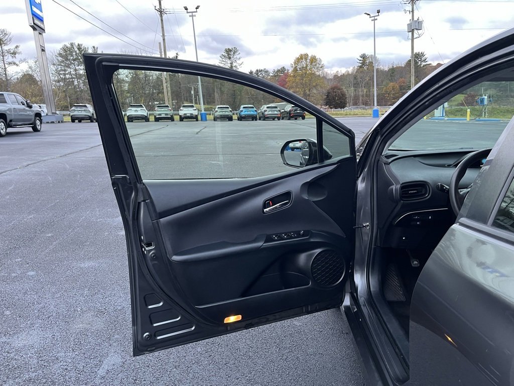 Used 2017 Toyota Prius Two image 10