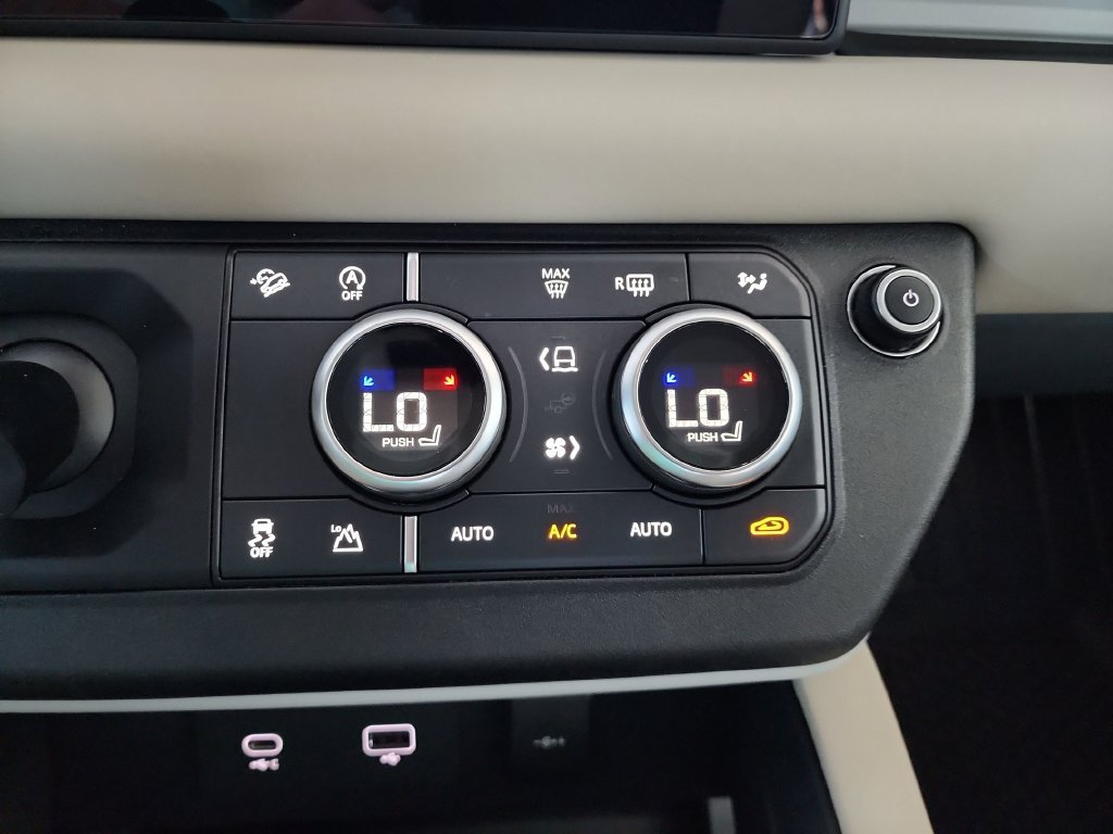 Used 2024 Land Rover Defender 110 S AWD/4WD image 27