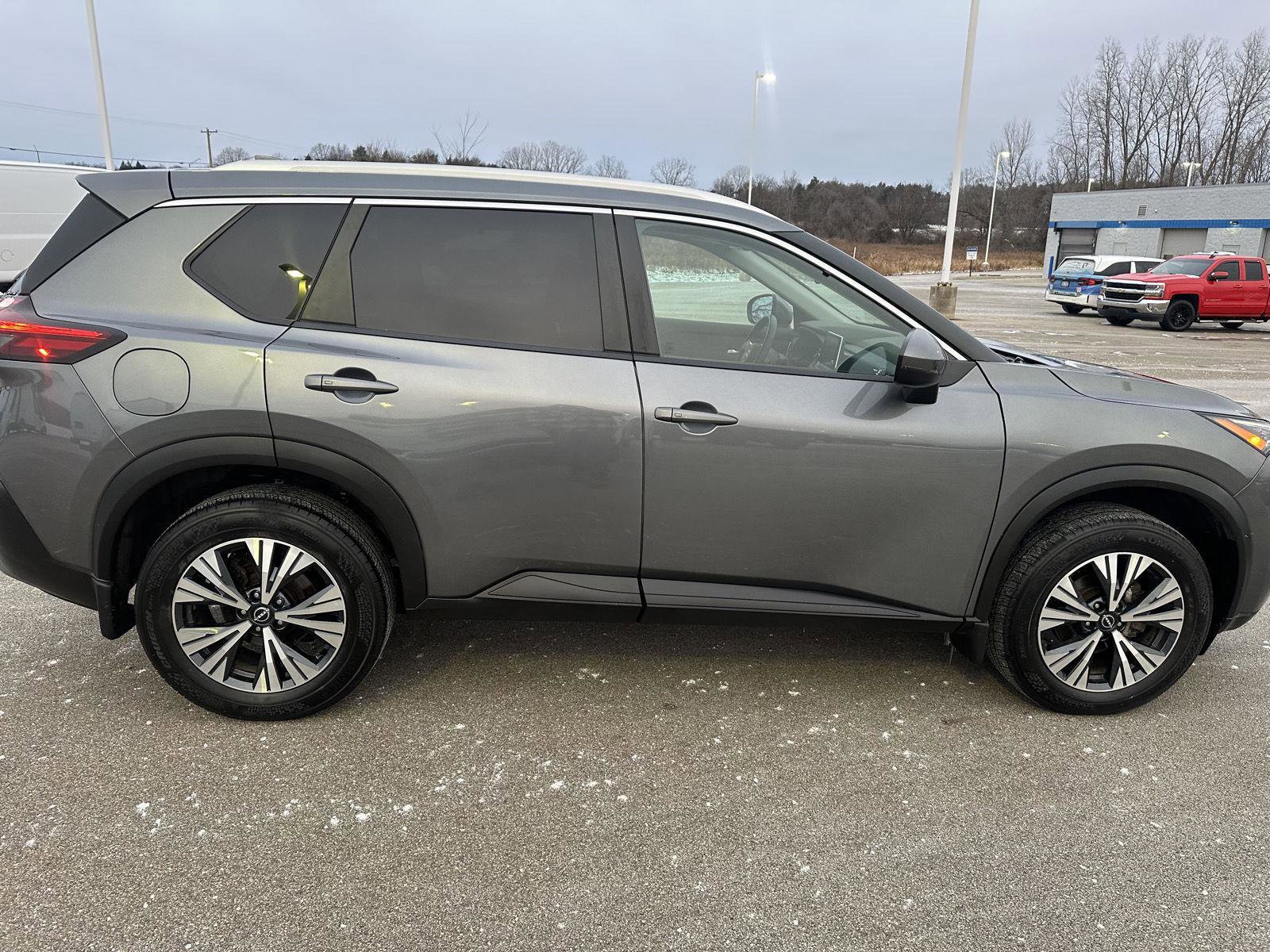 Used 2022 Nissan Rogue SV w/ SV Premium Package image 8