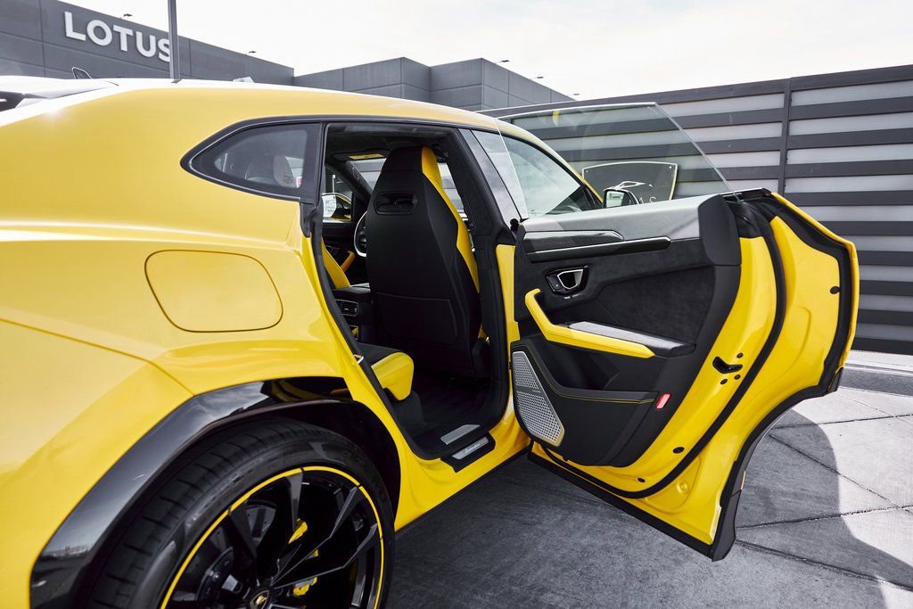Used 2021 Lamborghini Urus AWD/4WD image 25