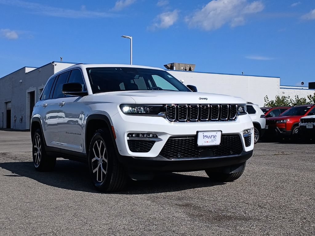 Used 2023 Jeep Grand Cherokee Limited w/ Luxury Tech Group II AWD/4WD image 3