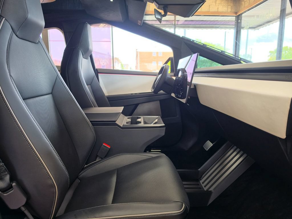 Used 2024 Tesla Cybertruck AWD Crew Cab image 29
