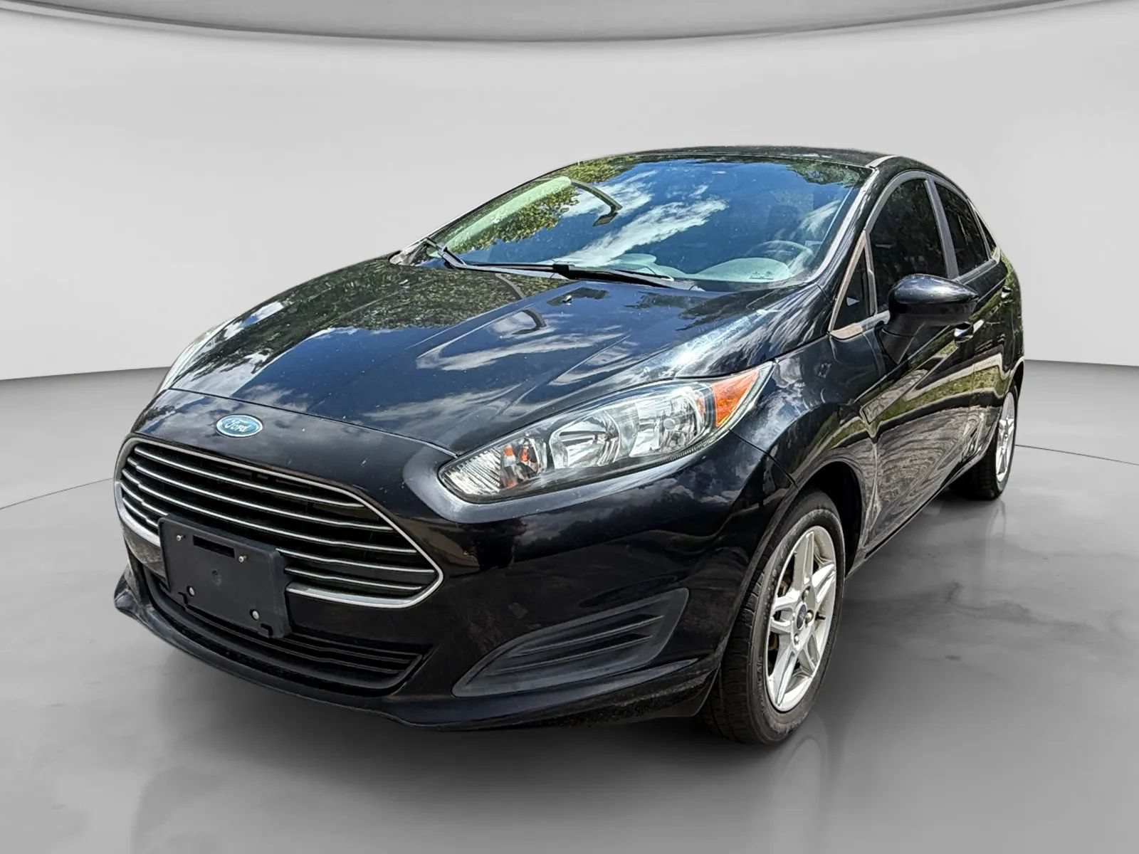 Used 2019 Ford Fiesta SE FWD image 1
