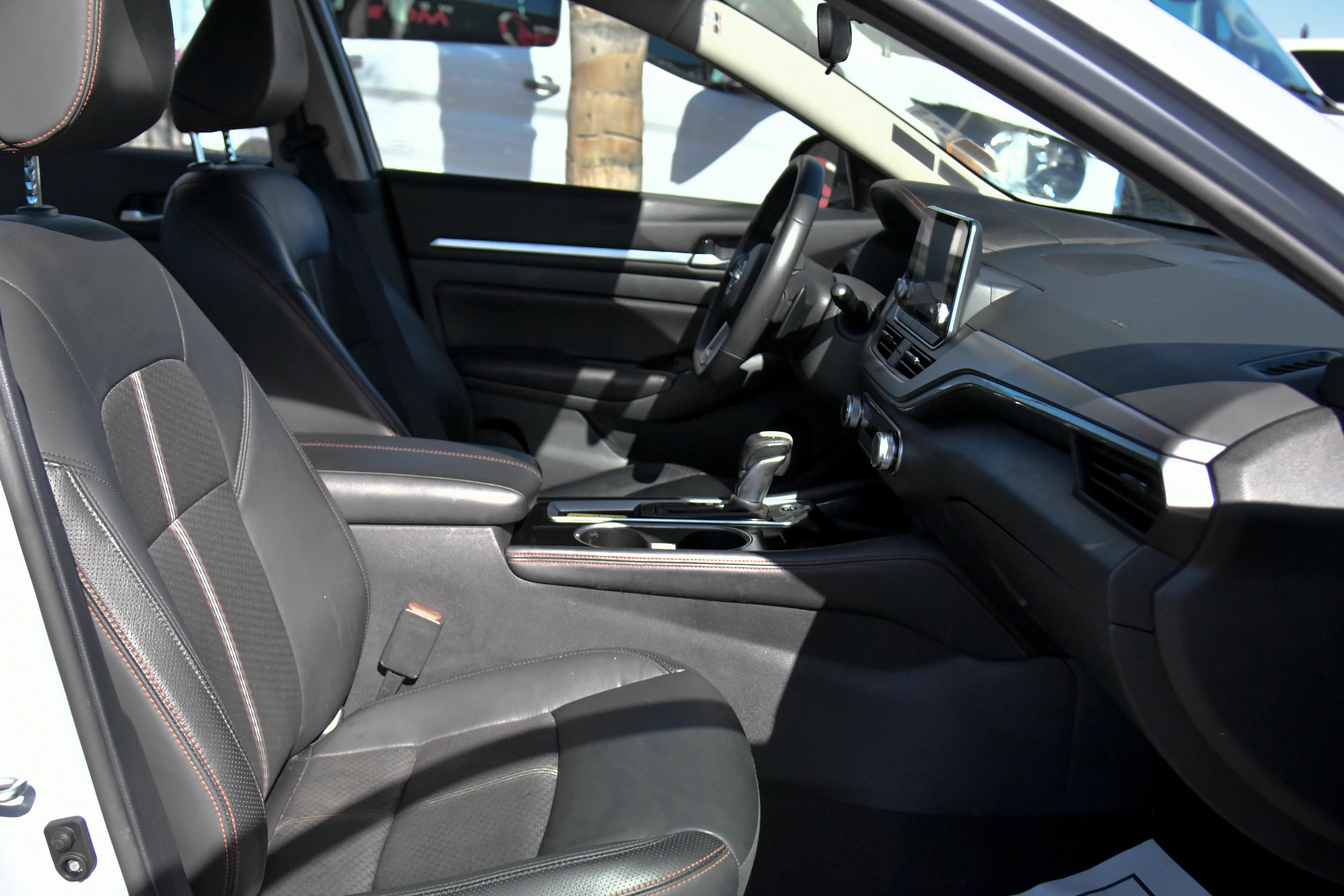 Used 2024 Nissan Altima 2.5 SR FWD image 40