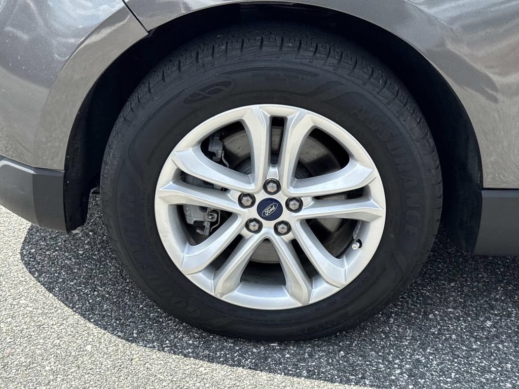 Used 2019 Ford Edge SEL w/ Equipment Group 201A AWD/4WD image 11
