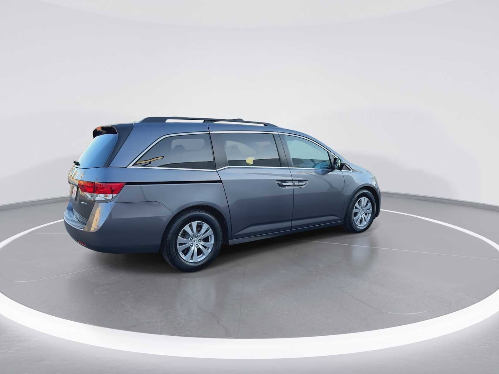 Used 2017 Honda Odyssey SE image 8