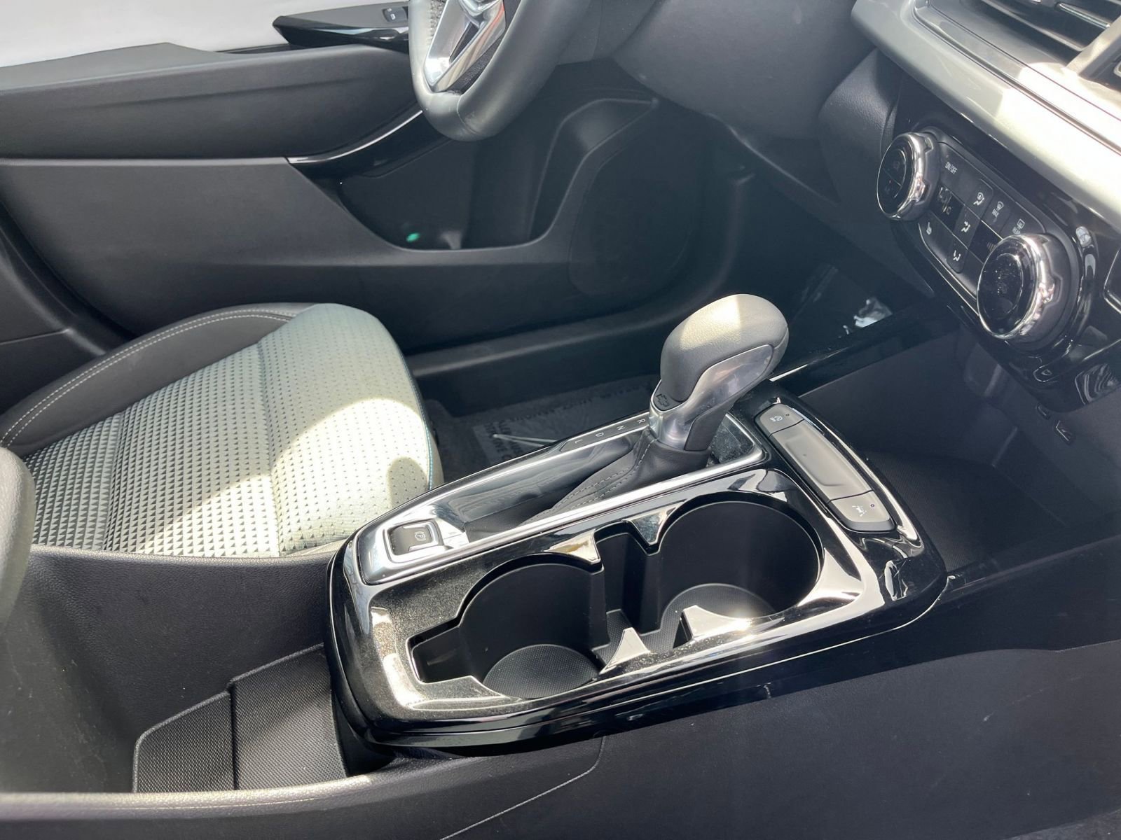 Used 2025 Chevrolet Trax LT w/ LT Convenience Package image 42